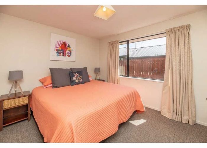  at 2/25 Wainoni Road, Avondale, Christchurch City, Canterbury