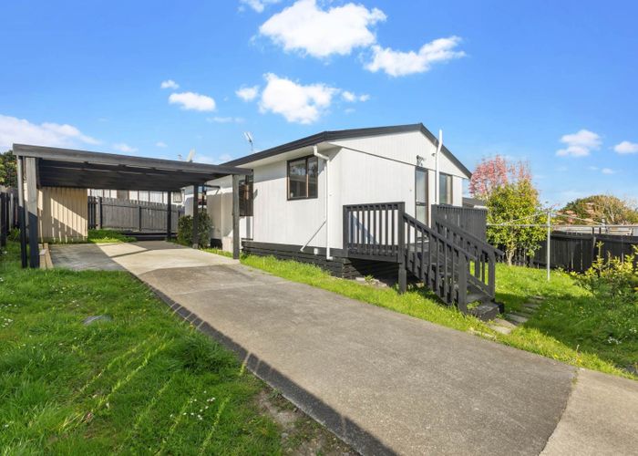  at 2/21 Nearco Street, Randwick Park, Auckland