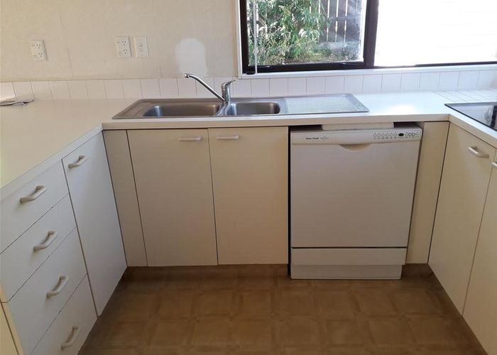  at 1/13 Pinewood Grove, Botany Downs, Auckland