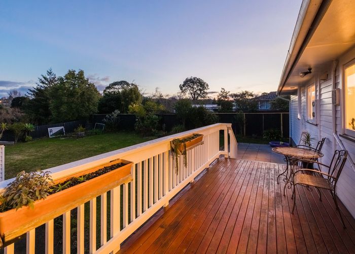  at 48 Lantana Road, Green Bay, Auckland