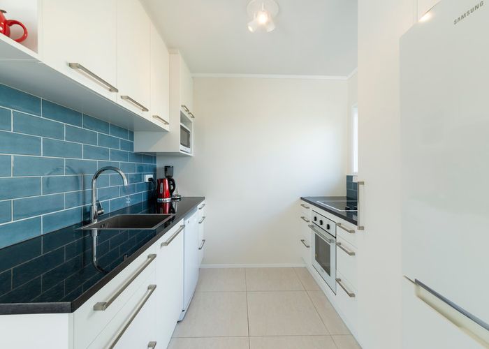  at 5/25 Edgware Road, West Harbour, Auckland