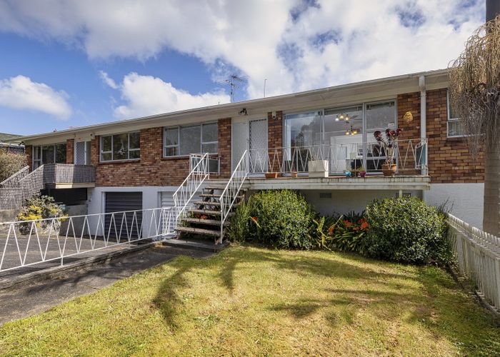  at 2/24 Walford Road, Point Chevalier, Auckland