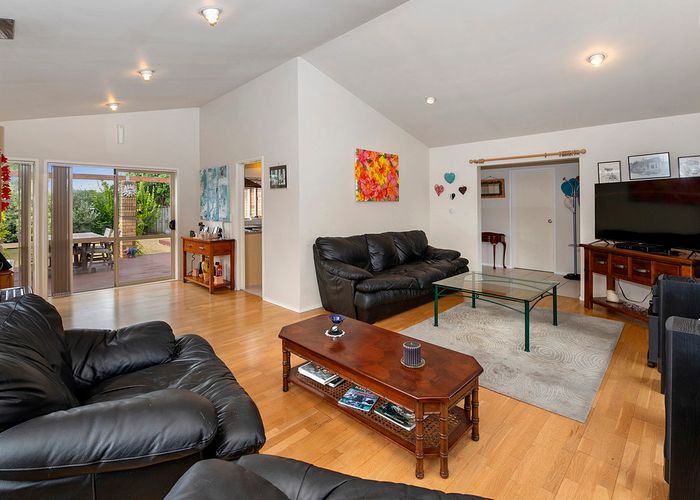  at 81 Summerland Drive, Henderson, Auckland