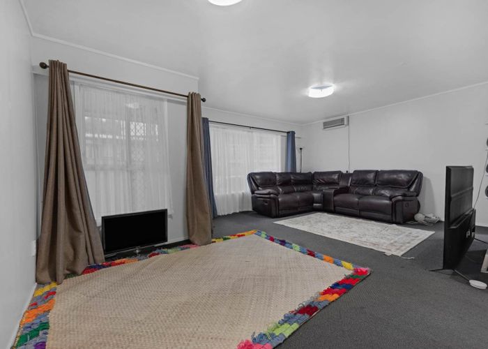  at 2/13 Lochinver Road, Papatoetoe, Manukau City, Auckland