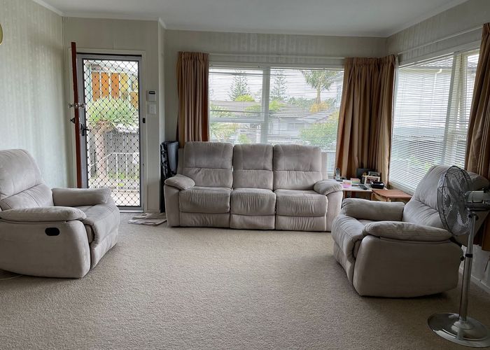  at 2/17 Jenelin Road, Glendene, Waitakere City, Auckland