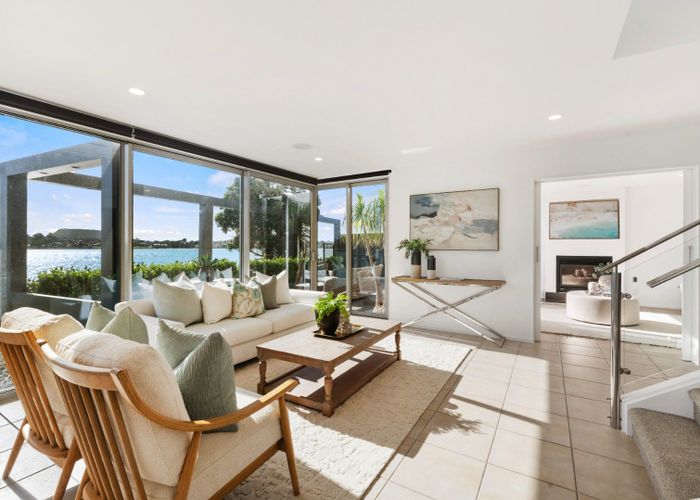  at 6B Arkley Avenue, Farm Cove, Manukau City, Auckland