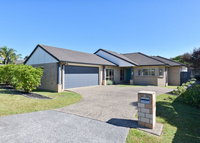  at 8 Brookwood Drive, Henderson, Auckland