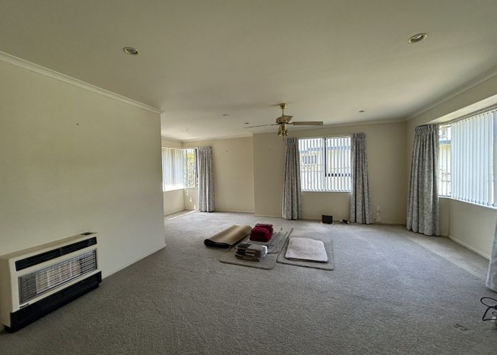  at 32 John Webb Drive, Glenview, Hamilton