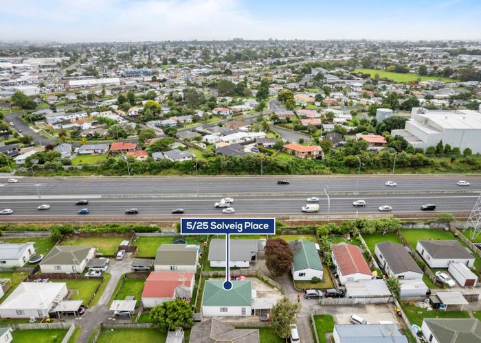  at 5/25 Solveig Place, Randwick Park, Auckland