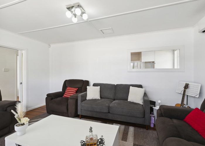  at 17 Kenmore Street, Newlands, Wellington
