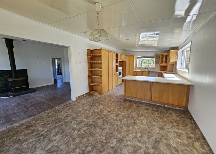 at 77 Stratford Road, Arnold Valley