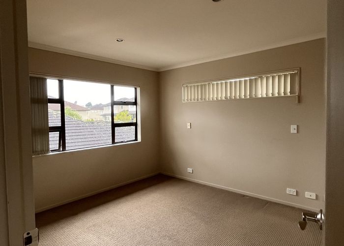  at 8 Terrasini Drive, Flat Bush, Manukau City, Auckland