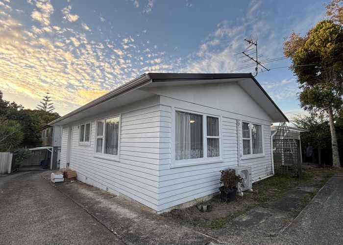  at 30 Kingdale Rd, Henderson, Waitakere City, Auckland
