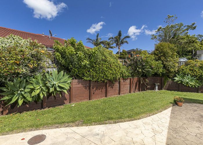  at 6 Vermeer Place, West Harbour, Auckland