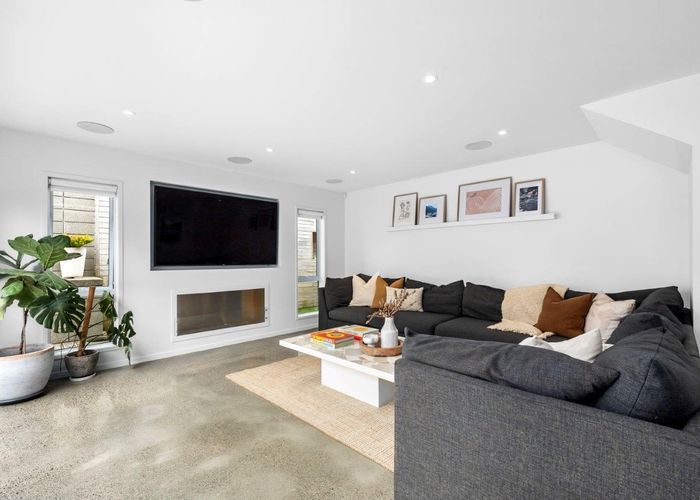  at 18A Selwyn Crescent, Forrest Hill, Auckland