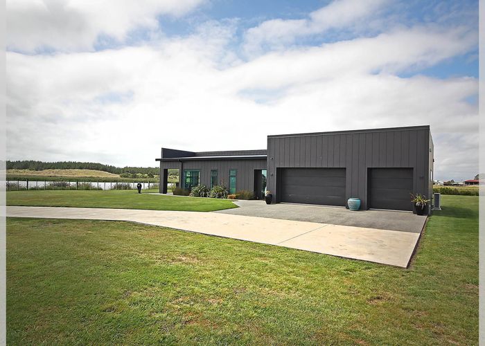  at 16 Carex Grove, Foxton Beach, Horowhenua, Manawatu / Whanganui