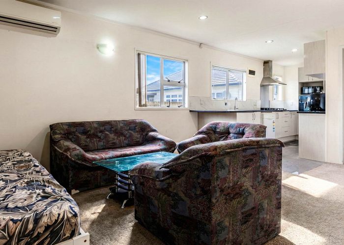  at 2/9A Cambourne Road, Papatoetoe, Manukau City, Auckland