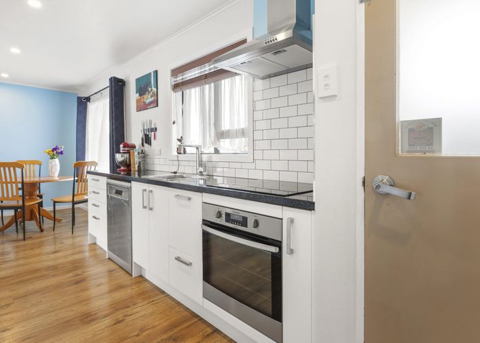  at 5 Colorado Grove, Brooklyn, Wellington