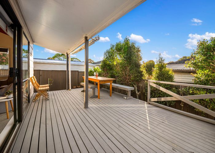  at 1/47 Thornlow Street, Glendene, Auckland