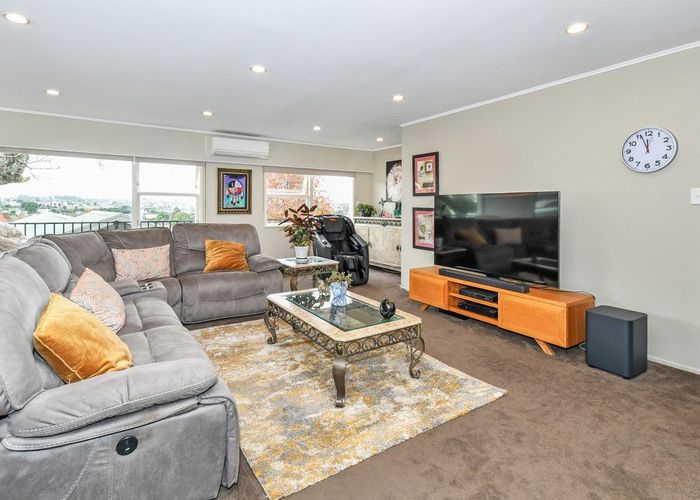  at 21 Hatherlow Street, Glenfield, North Shore City, Auckland