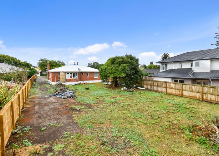  at 32 Hamilton Road, Papatoetoe, Auckland