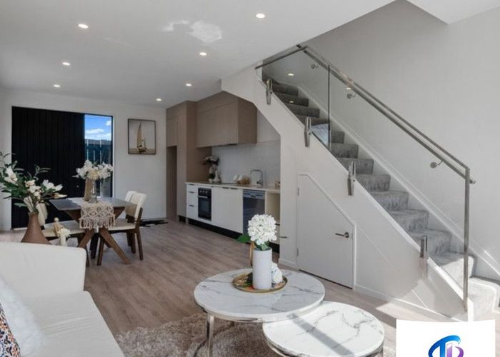  at 2/10 Hutchinson road, Bucklands Beach, Manukau City, Auckland