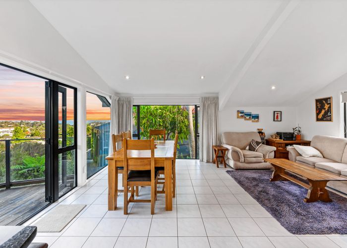  at 817C East Coast Road, Browns Bay, North Shore City, Auckland