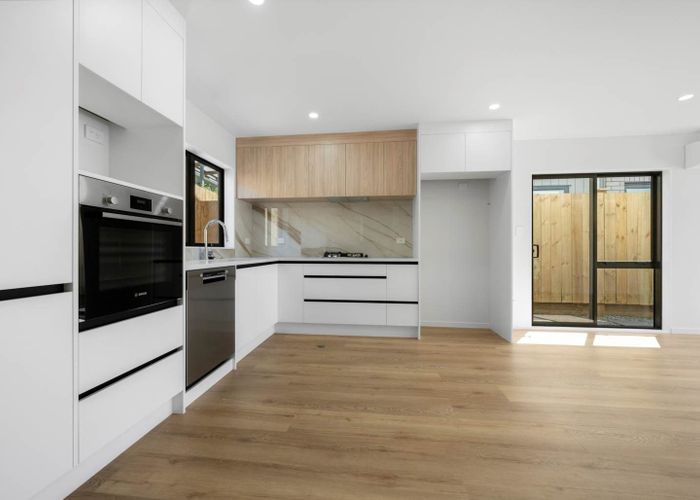  at 2/140 Kolmar Road, Papatoetoe, Manukau City, Auckland