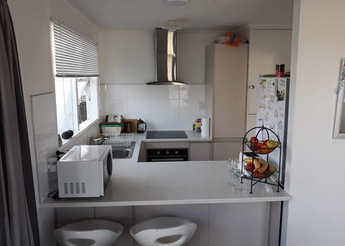  at 206 Lake Road, Northcote, North Shore City, Auckland