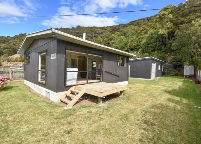 For sale 25 Riverside Road, Taieri Mouth, Clutha, Otago homes.co.nz