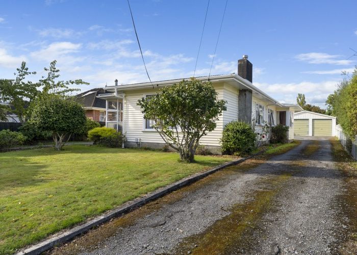  at 14 Hudson Avenue, Ebdentown, Upper Hutt