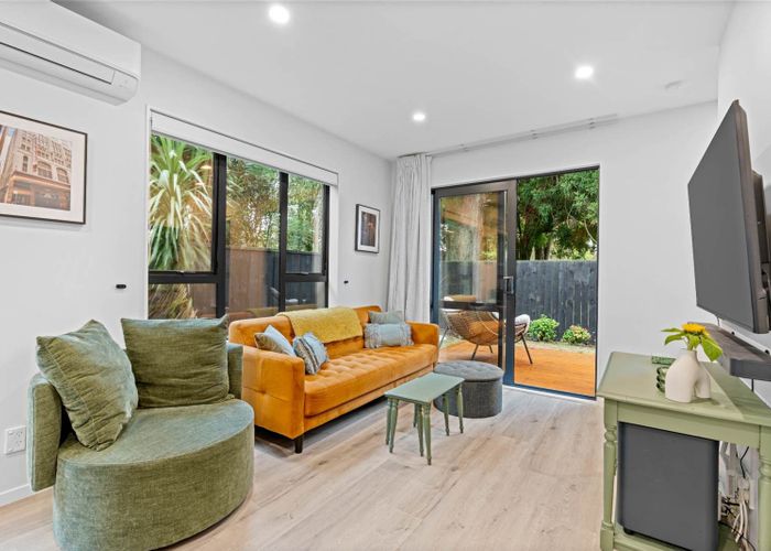  at 5/47 Beach Road, Te Atatu Peninsula, Waitakere City, Auckland