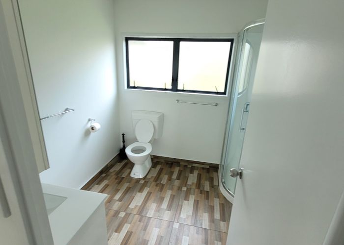  at 1/100 Birkdale Road, Birkdale, Auckland
