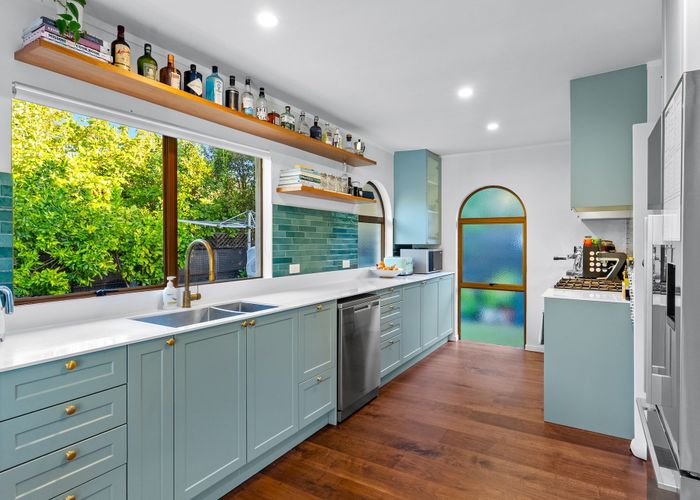  at 84 Chelsea View Drive, Chatswood, North Shore City, Auckland