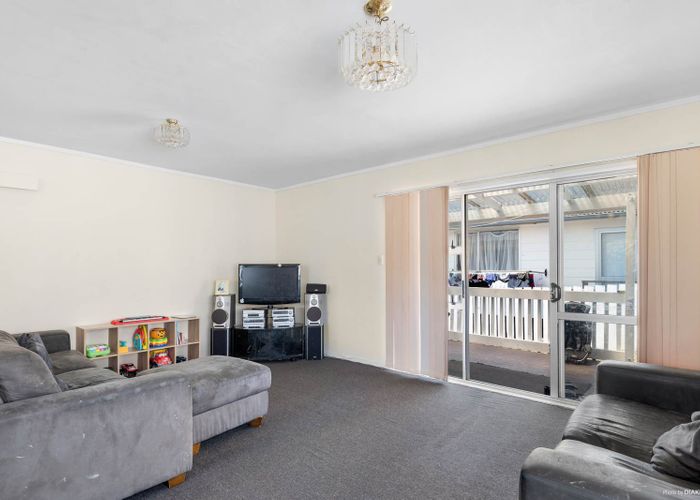  at 2/24A WAIMUMU road, Massey, Waitakere