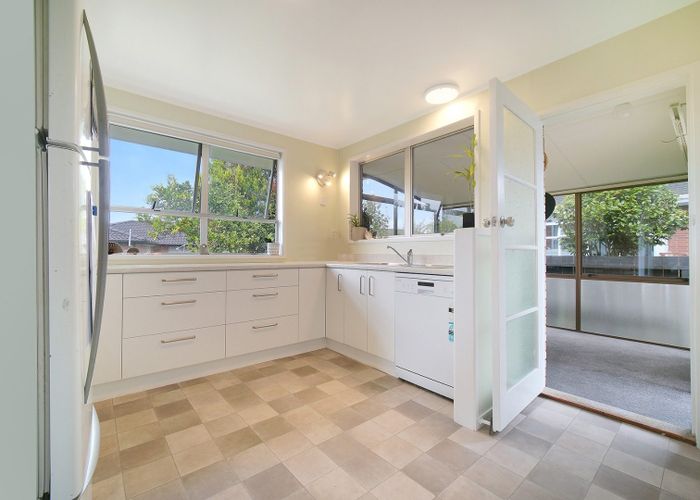  at 2/15 Poinsettia Place, Henderson, Auckland