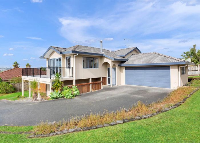  at 10 San Pedro Place, Henderson, Auckland