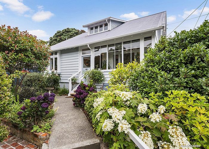  at 19 Glen Road, Kelburn, Wellington