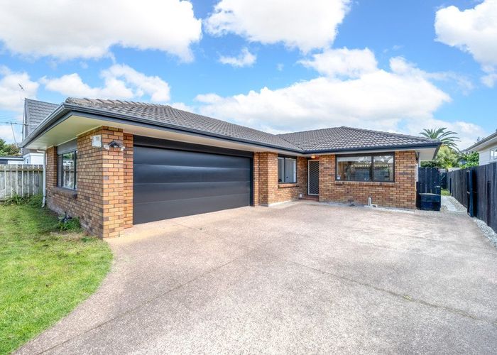  at 21A Eastern Beach Road, Eastern Beach, Manukau City, Auckland