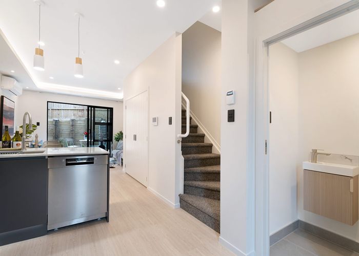  at 10/52 Newington Road, Henderson, Waitakere City, Auckland