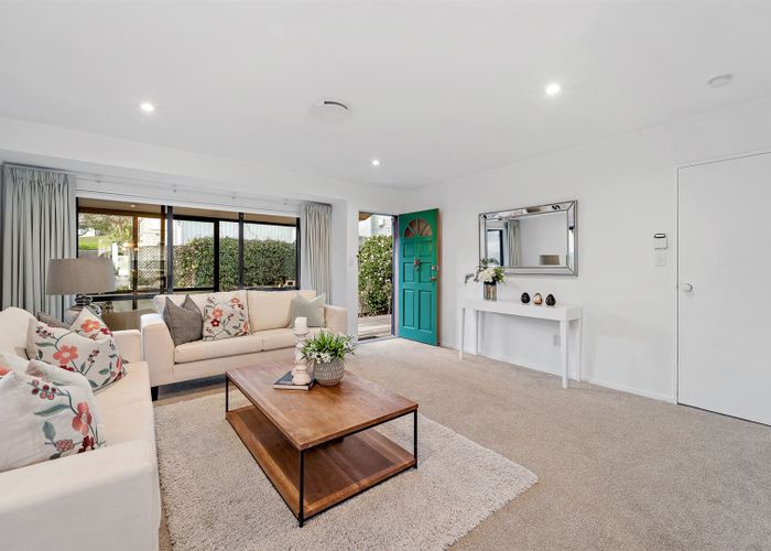  at 2/30 Selwyn Crescent, Forrest Hill, Auckland