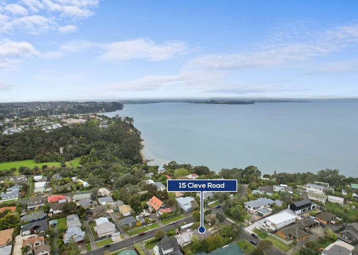  at 15 Cleve Road, Green Bay, Auckland