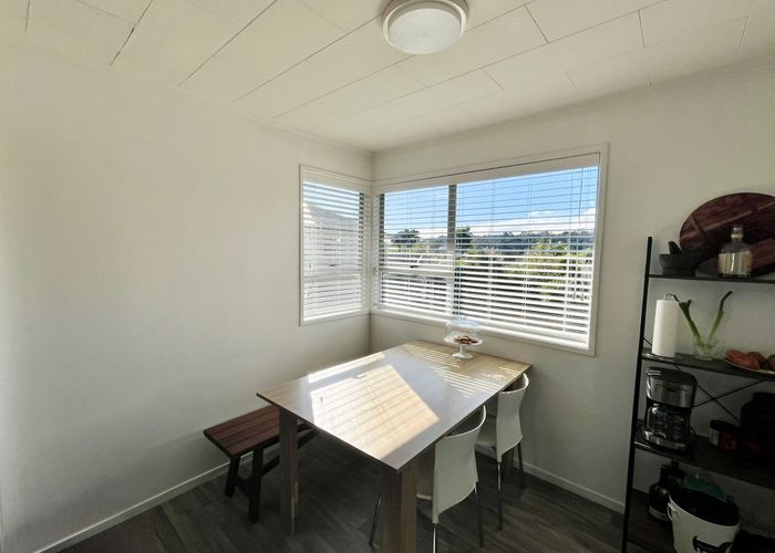  at 10 Aquarius Avenue, Glen Eden, Waitakere City, Auckland