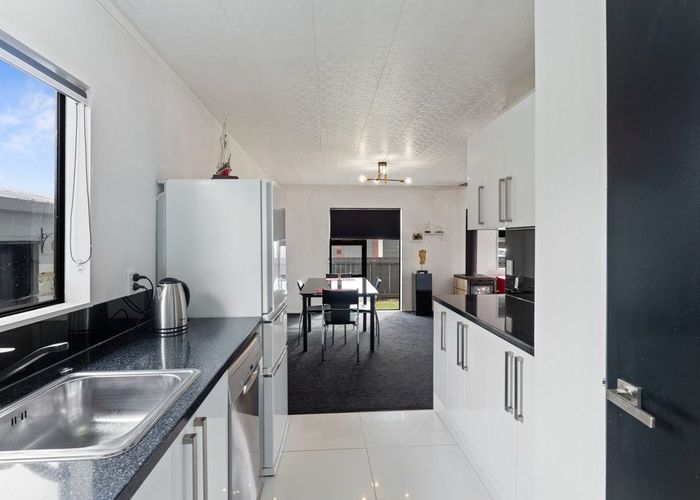  at 14 Hurley Road, Paraparaumu Beach, Kapiti Coast, Wellington
