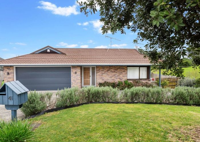  at 41 Pinewood Grove, Botany Downs, Auckland