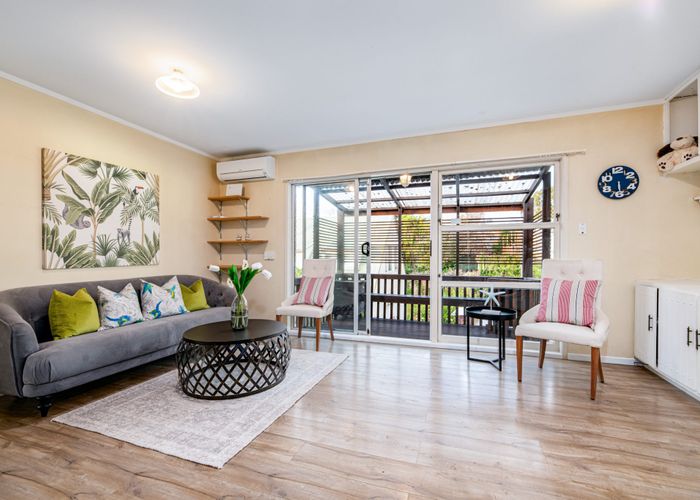  at 2/7 Dakota Avenue, Beach Haven, Auckland