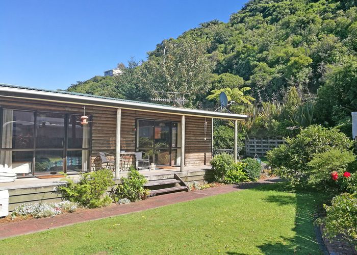  at 18 Norfolk Street, Belmont, Lower Hutt
