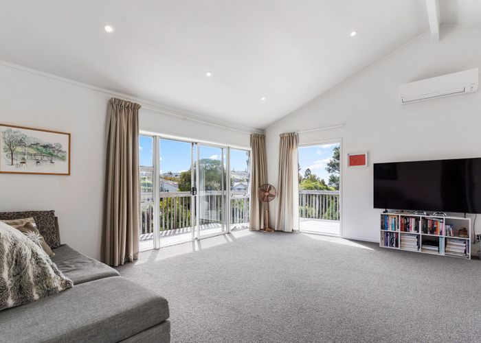  at 2/4 Chevron Place, Castor Bay, North Shore City, Auckland