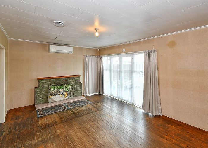  at 16 Henwood Road, Mangere East, Auckland