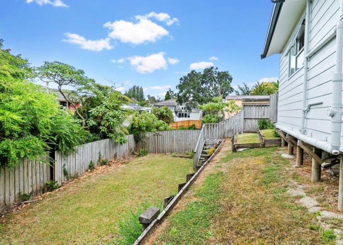  at 5 Blythe Place, Glendene, Auckland